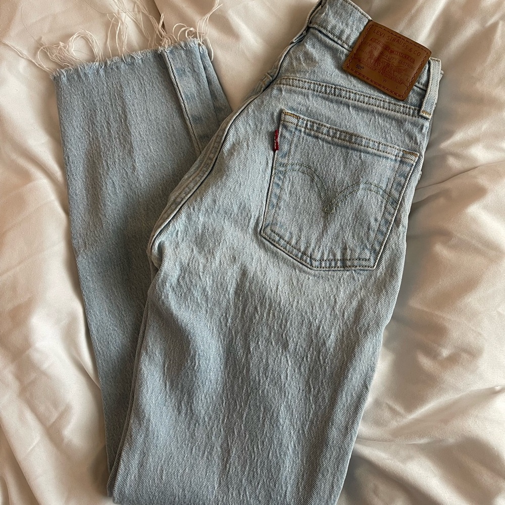 501 Levi's Light Wash Denim Jeans